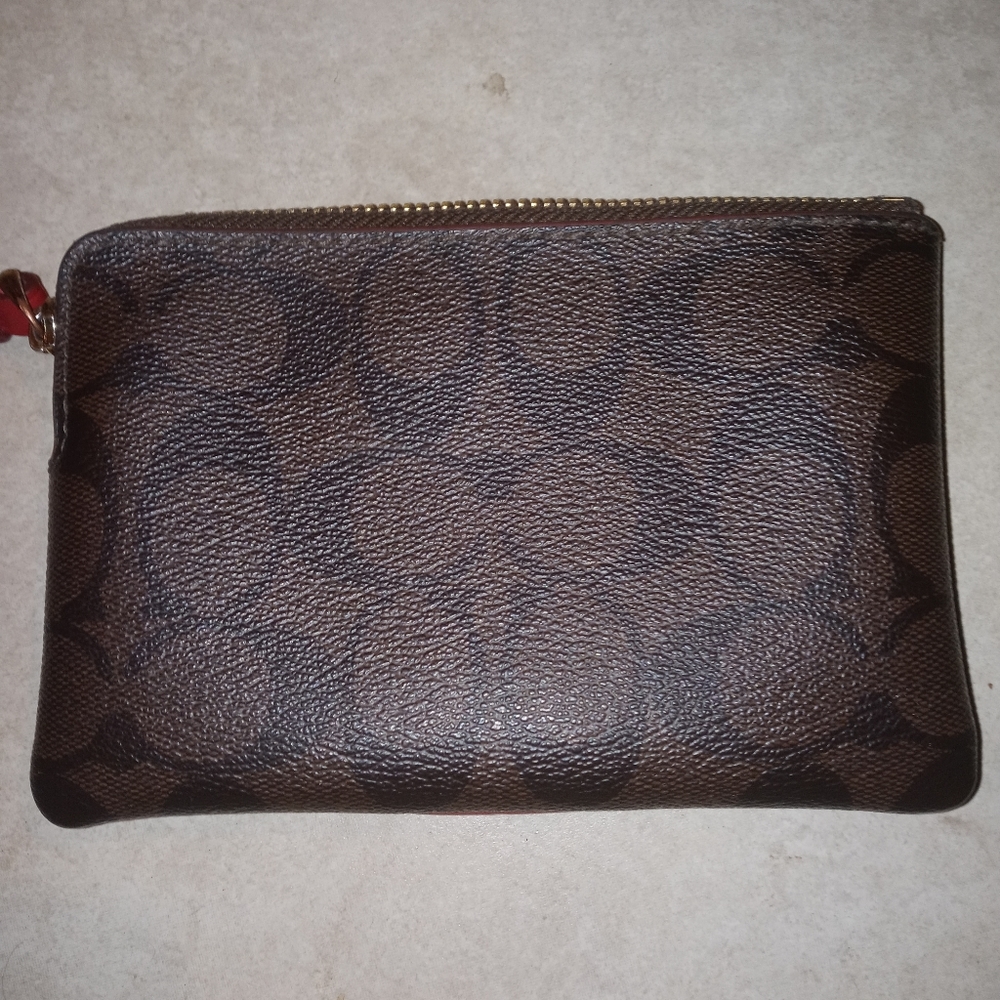 Coach - Picture 2 of 4